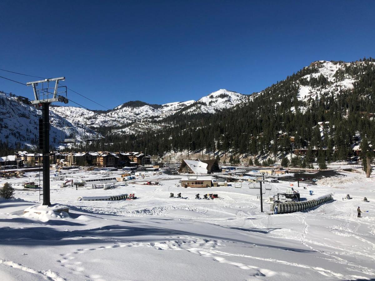 Olympic Village Inn オリンピックヴァリー エクステリア 写真